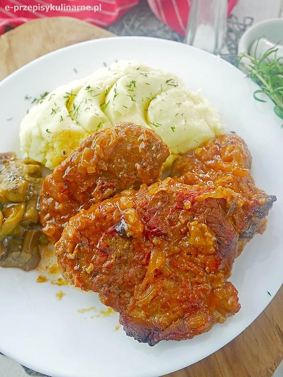 Królewska karkówka z piekarnika w delikatnej marynacie z dżemu porzeczkowego