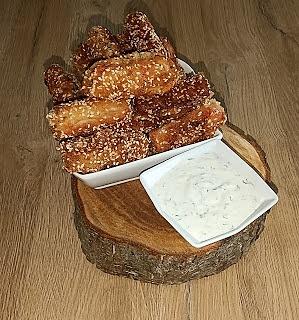 Paluszki surimi smażone w panierce z bułki i sezamu