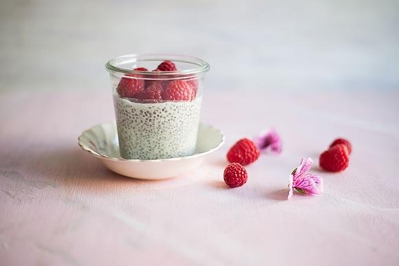 Pudding chia z malinami