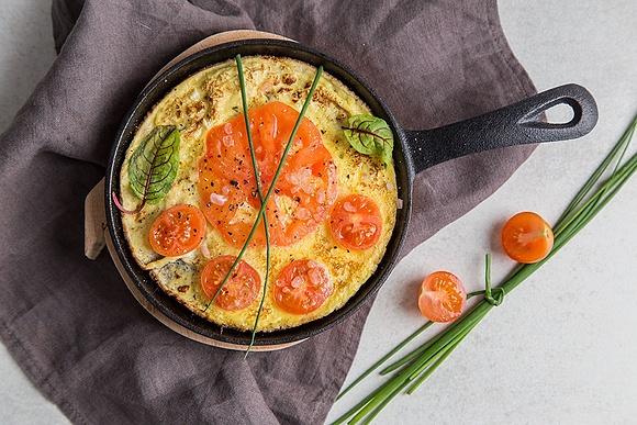 Frittata z pomidorami – łatwy przepis na pyszne śniadanie