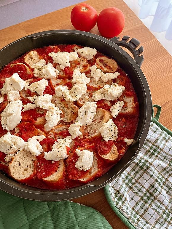 Riccota zapiekana w pomidorach z ciabattą