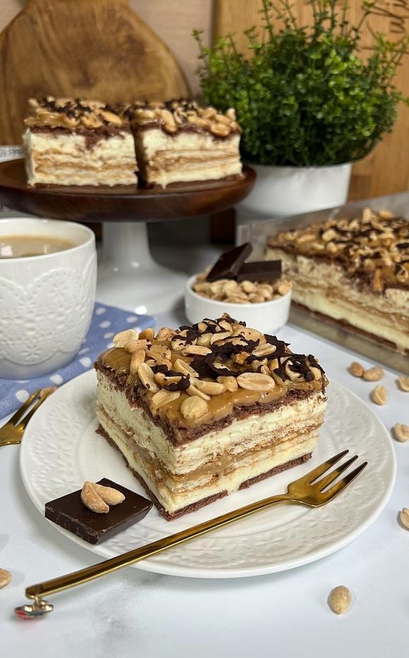 Ciasto snicers bez pieczenia z kremem budyniowym