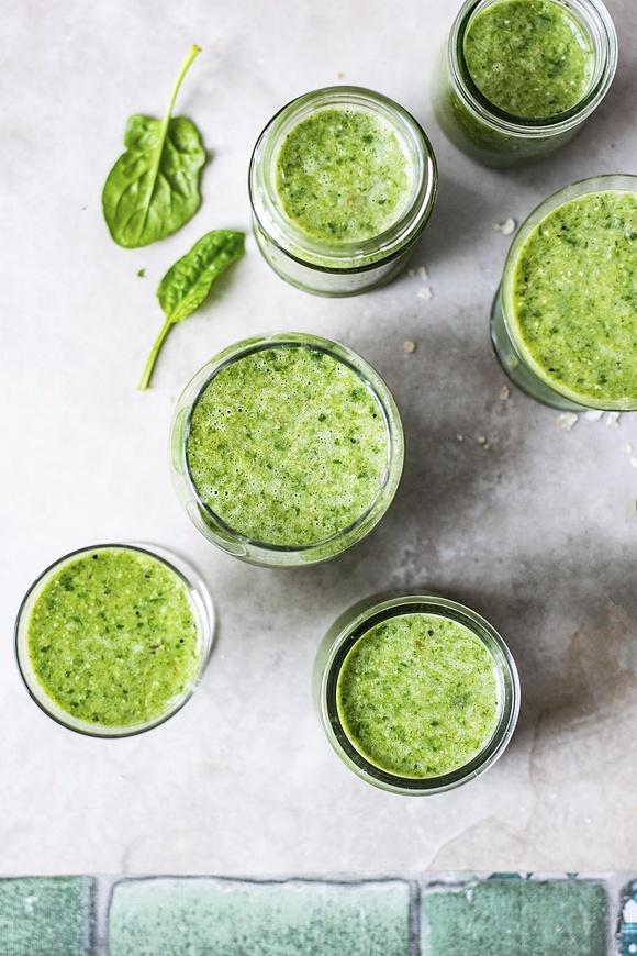 Szpinakowe smoothie z jogurtem