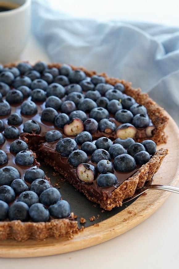 Tarta kawowo-czekoladowa z owocami bez pieczenia