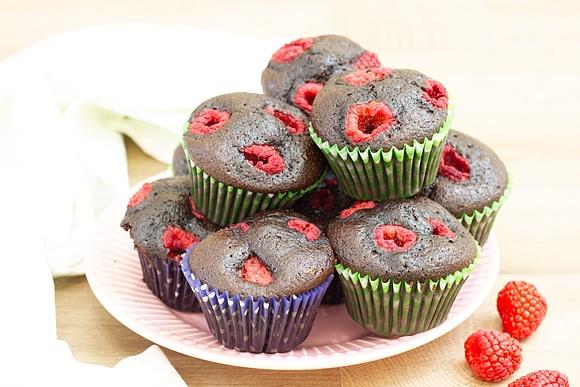 Muffiny czekoladowe z malinami