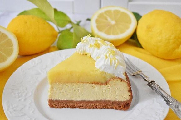 Cytrynowy sernik z lemon curd i białą czekoladą