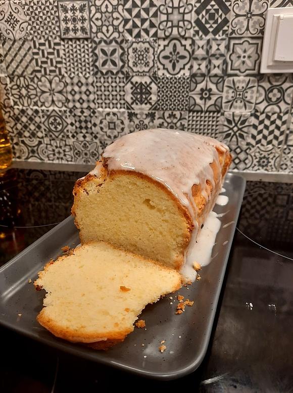Babka cytrynowa z lukrem