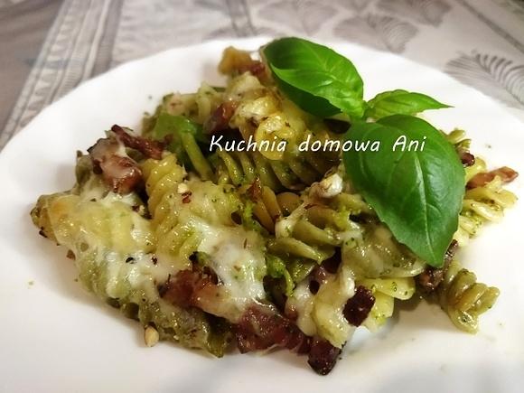 Zapiekanka makaronowa z boczkiem i brokułem