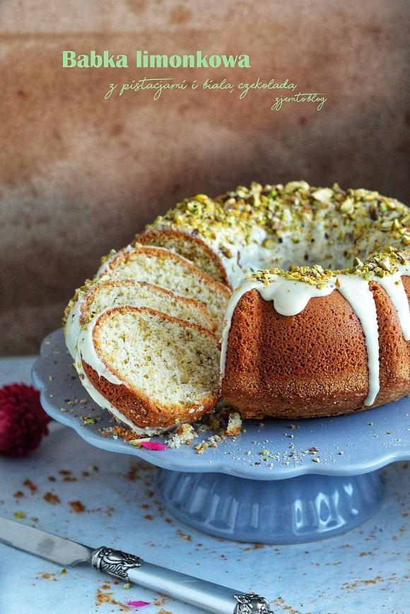 Babka limonkowa z pistacjami