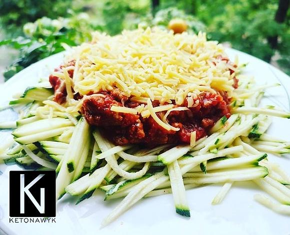 Makaron z cukinii z sosem bolognese