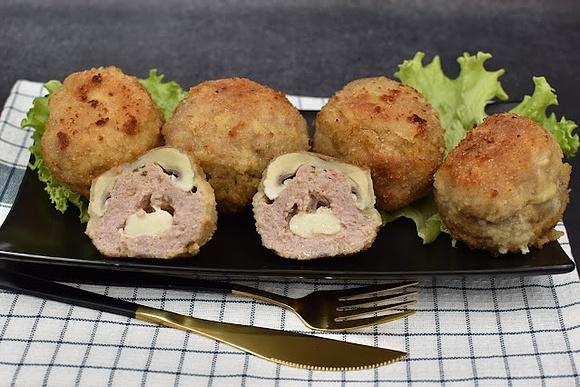 Kotlety mielone z mozzarellą w pieczarce
