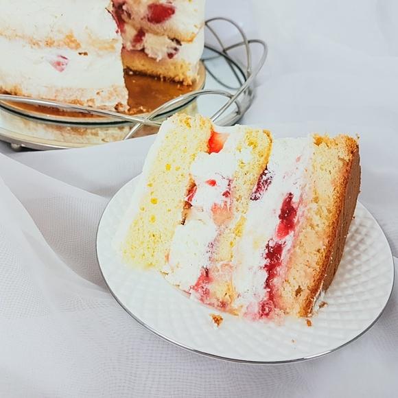 Tort z truskawkami