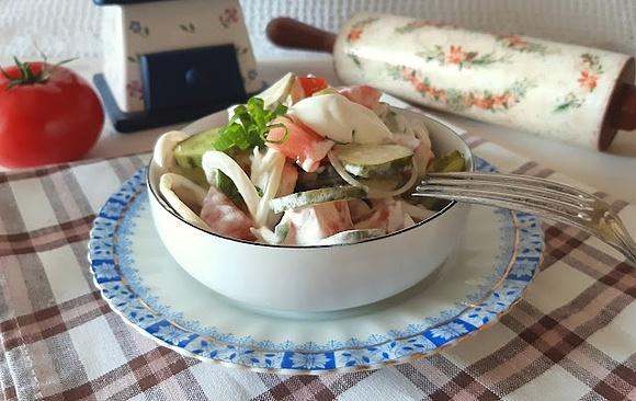 Sałatka letnia z sosem majonezowym
