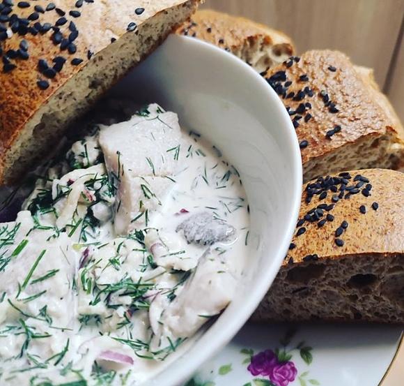 Keto śledzie w sosie śmietankowo koperkowym