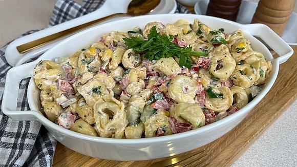 Sałatka z tortellini i warzywami