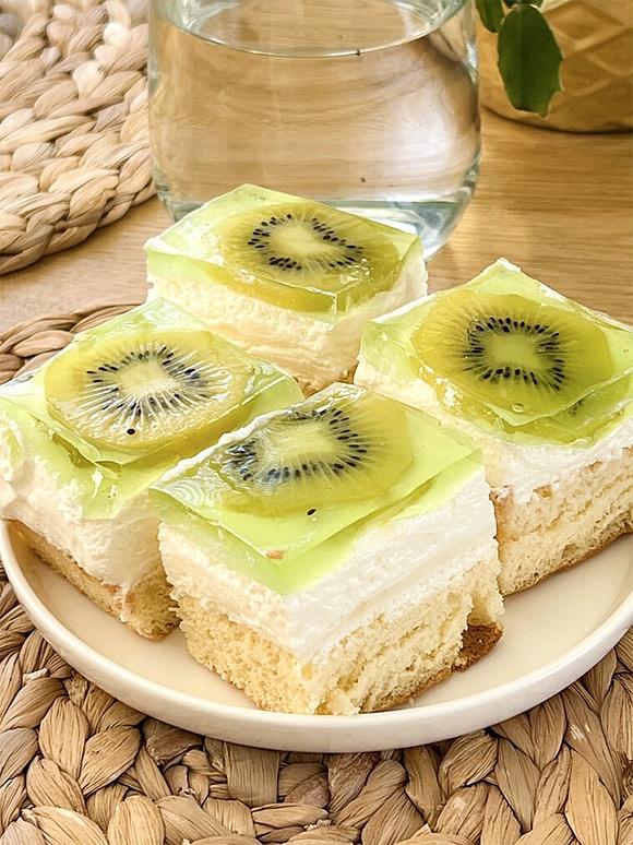 Ciasto z kiwi i galaretką