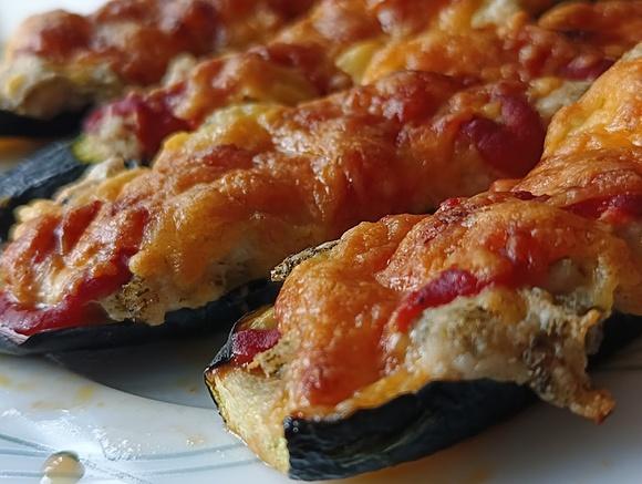 Keto zapiekanki z cukinii