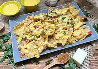 Nachos w sosie serowym