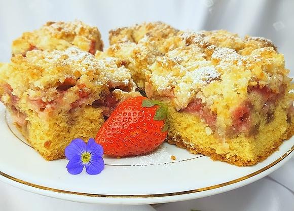 Ciasto z truskawkami i kokosową kruszonką