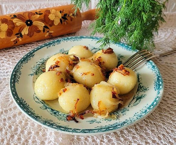 Kluski ziemniaczane z okrasą