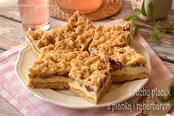 Kruchy placek z pianką i rabarbarem
