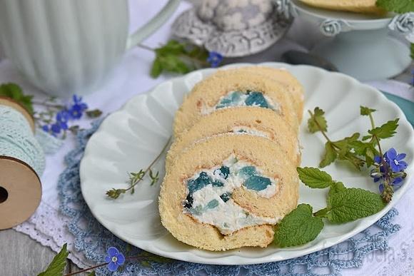 Rolada z mascarpone i galaretką
