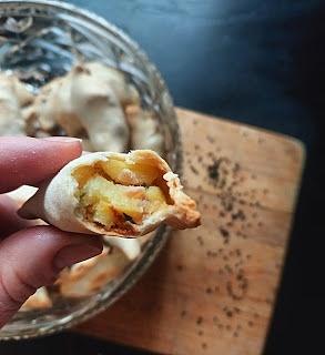 Pieczone pierożki z ziemniakami