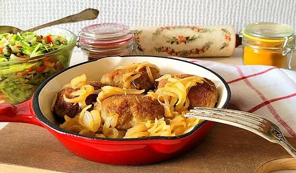 Kotlety mielone z cebulą smażoną