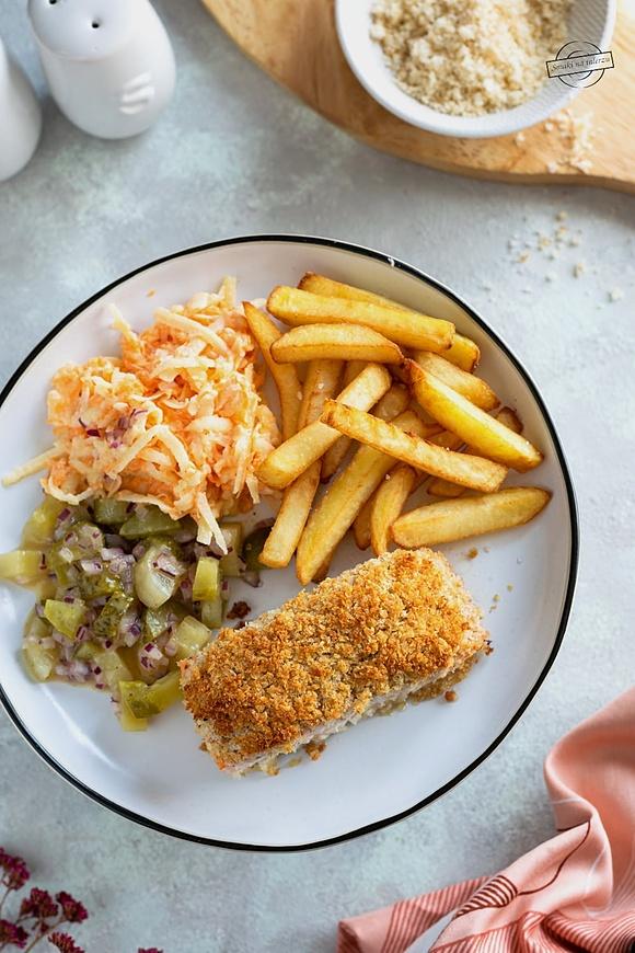 Pieczony łosoś w panierce chlebowo-parmezanowej