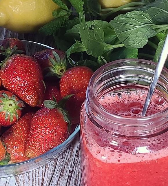 Lemoniada truskawkowa – orzeźwiający napój na lato