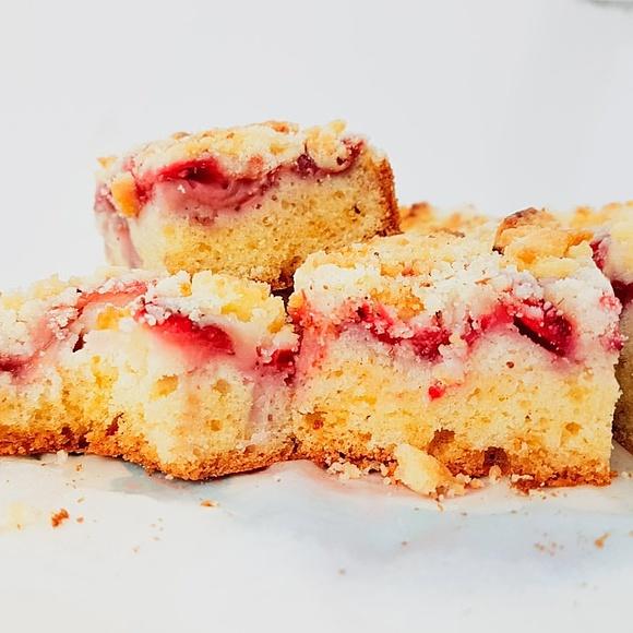 Ciasto z truskawkami i cytrynową kruszonką