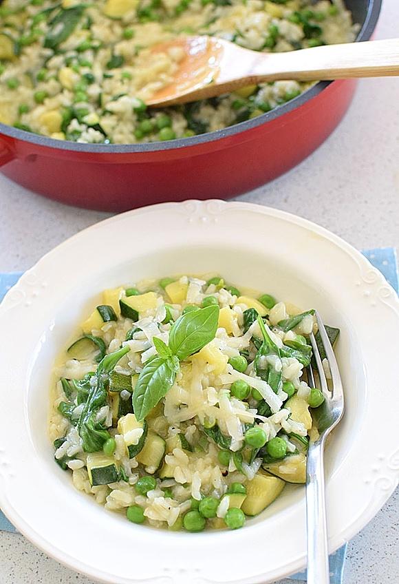 Risotto z cukinią, zielonym groszkiem i szpinakiem