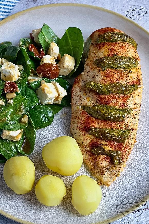 Pierś kurczaka z pesto szpinakowym