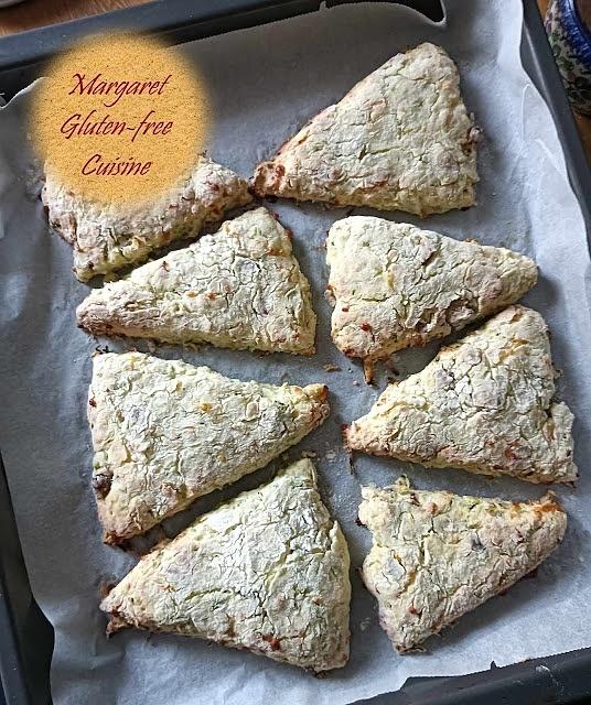 Wytrawne scones z cukinią i boczkiem