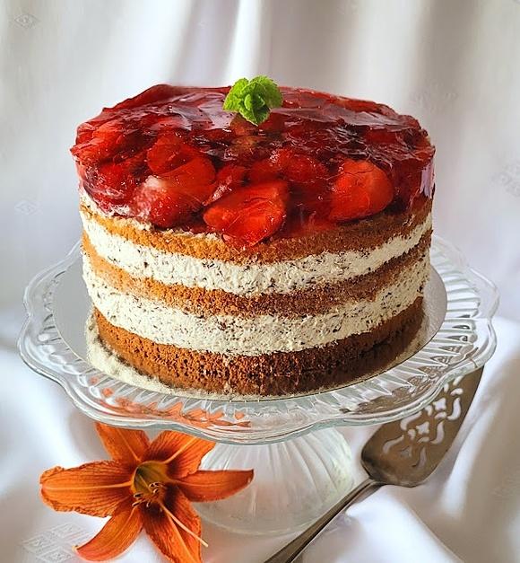 Tort truskawkowa straciatella