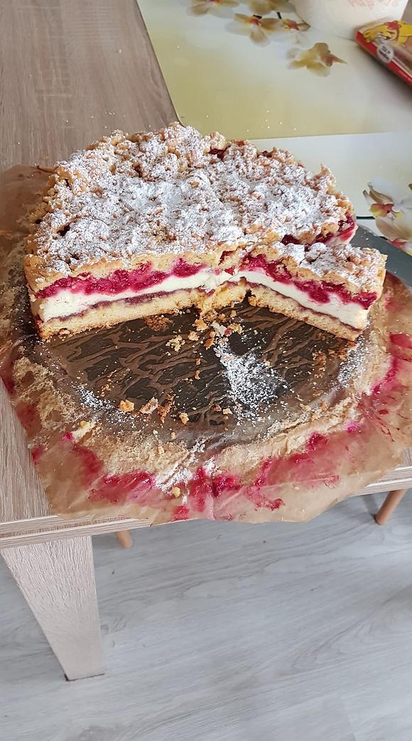 Malinowy przysmak - ciasto z owocami i budyniem na kruchym cieście