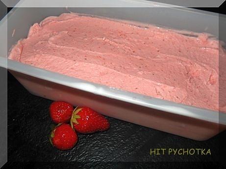 Lody truskawkowe z maszynki do robota kuchennego Bosch mum9