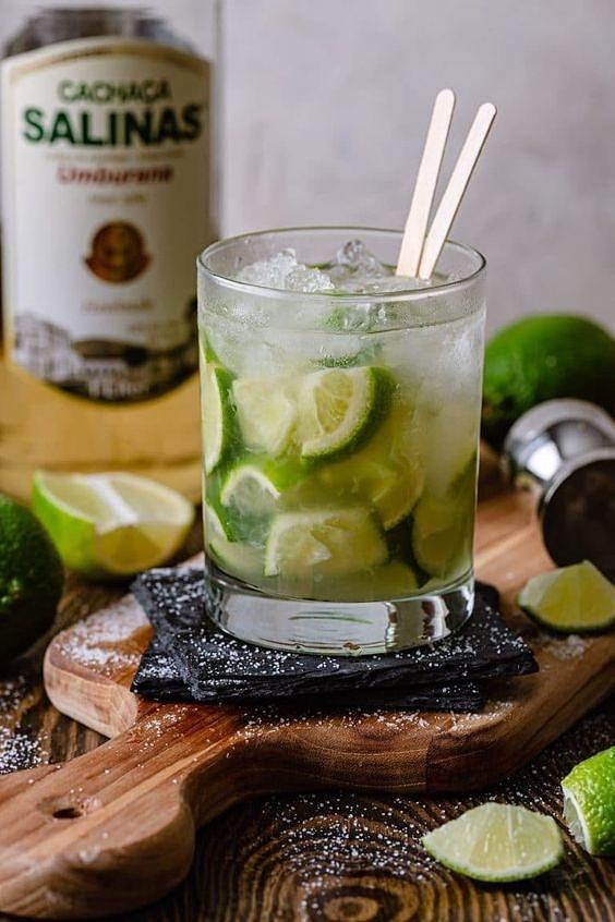 Caipirinha – narodowy brazylijski drink na lato