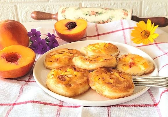 Szybkie racuchy z brzoskwiniami
