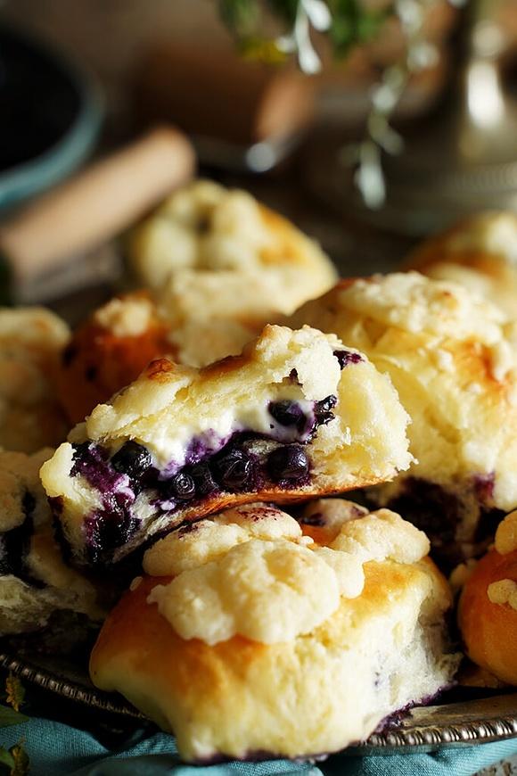 Domowe jagodzianki z mascarpone