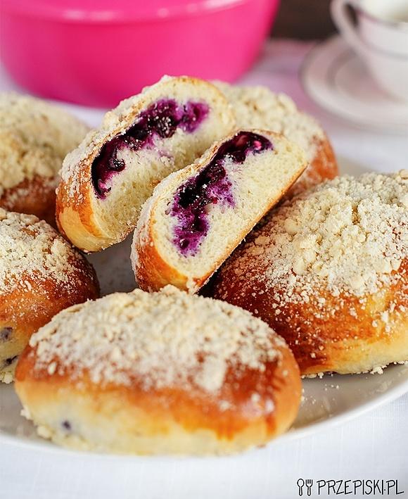 Jagodzianki z borówkami - prosty przepis na drożdżówki z owocami