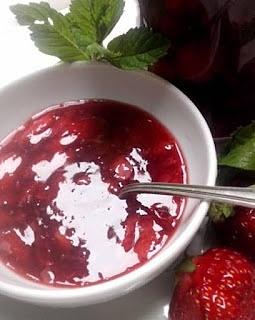 Frużelina truskawkowa dla słowików