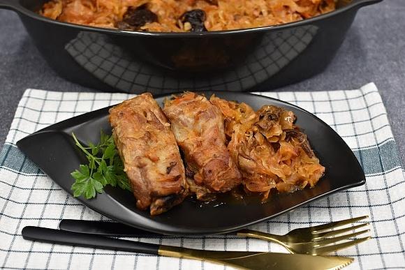 Żeberka w kapuście - aromatyczne danie mięsne