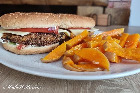 Burgery z ciecierzycy z frytkami z dyni piżmowej