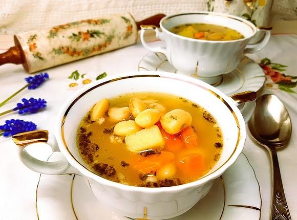 Zupa fasolowa tradycyjna