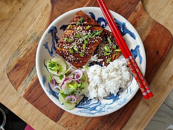 Tofu Hasselback — przepis na pyszne danie z tofu