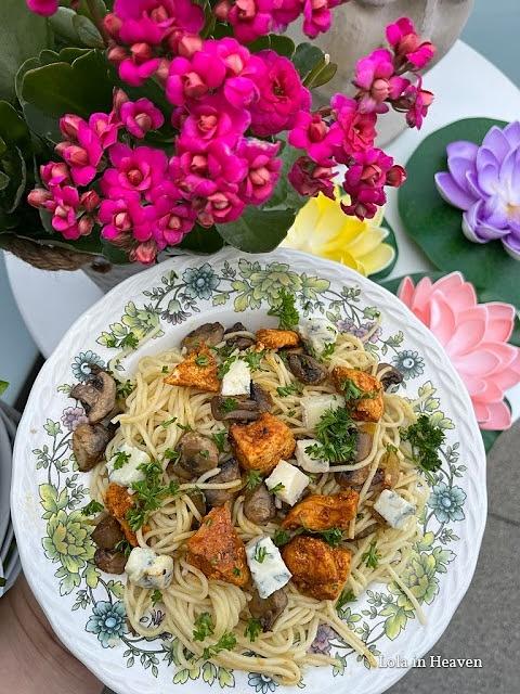 Letnie spaghetti z kurczakiem i gorgonzolą