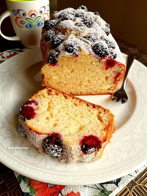 Ciasto jogurtowe z jeżynami