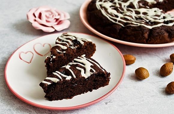 Ciasto kakaowe z ricottą, wiśniami i Amaretto