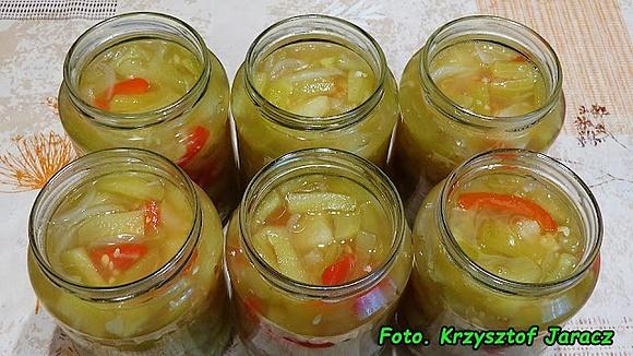 Sałatka ogórkowa z ananasem